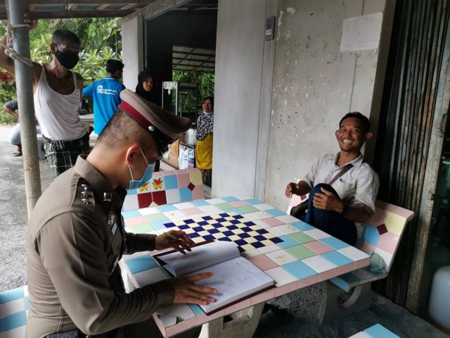 คนร้ายปาระเบิดใส่บ้านเช่า พลาดถูกเสาไฟฟ้ารอดหวุดหวิด
