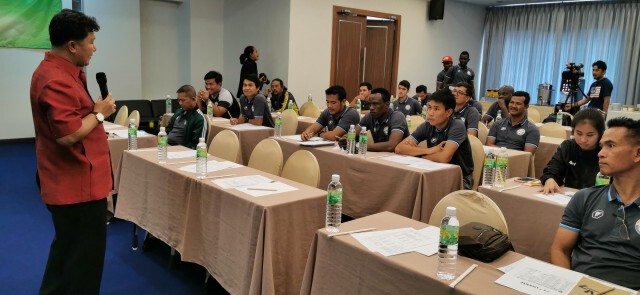 อบรมโค้ชฟุตบอลลำปางสะดุด-  คณะผู้จัดผวาโควิด19 ขอยกเลิก