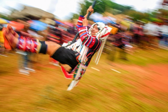 ขึ้นดอยโล้ชิงช้ากับกลุ่มชาติพันธุ์ที่บ้านแม่สลองใน