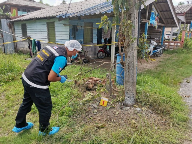 คนร้ายปาระเบิดใส่บ้านเช่า พลาดถูกเสาไฟฟ้ารอดหวุดหวิด