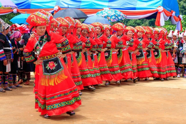 ขึ้นดอยโล้ชิงช้ากับกลุ่มชาติพันธุ์ที่บ้านแม่สลองใน