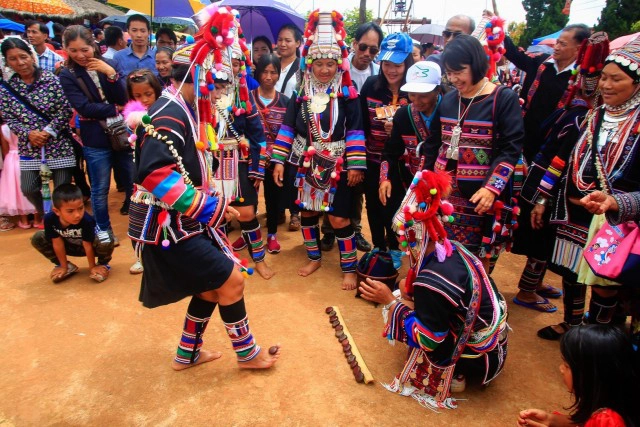 ขึ้นดอยโล้ชิงช้ากับกลุ่มชาติพันธุ์ที่บ้านแม่สลองใน