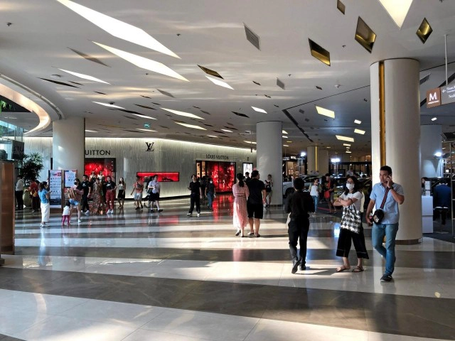 "หมอมนูญ" แนะ ควรจำกัดเวลาอยู่ในห้างฯ ชี้ ชี้ มนุษย์สามารถปล่อยเชื้อไวรัสได้ 200 ล้านอนุภาค