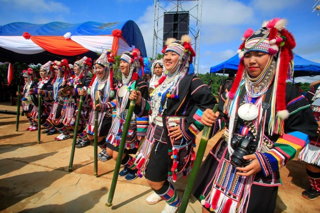 ขึ้นดอยโล้ชิงช้ากับกลุ่มชาติพันธุ์ที่บ้านแม่สลองใน