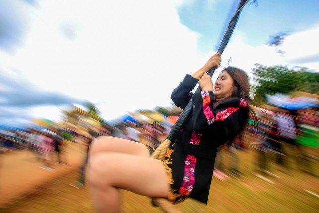 ขึ้นดอยโล้ชิงช้ากับกลุ่มชาติพันธุ์ที่บ้านแม่สลองใน