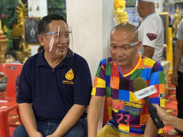โบว์ โต เจน นุ่น รวมพลศิลปินฯ แจกข้าวกล่อง-อาหาร วัดคุณหญิงส้มจีน