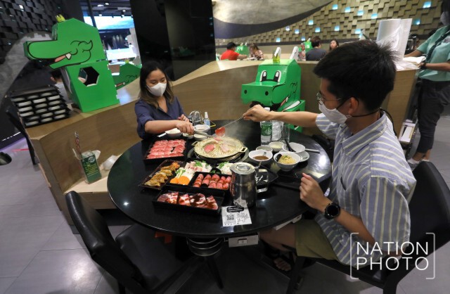 Social Distancing ไม่เหงา เรามี "พี่ก้อน"มานั่งกินด้วย