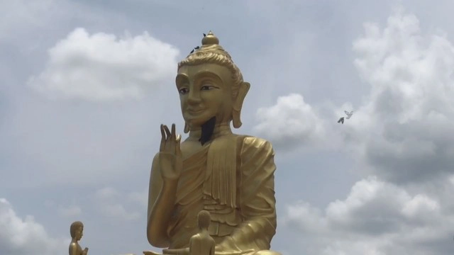 เป่าแตรบวงสรวง"หลวงพ่อใหญ่"ผึ้งแตกรังต่อยลูกศิษย์เจ็บ30ราย