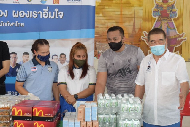 ฮีโร่เหรียญทองโอลิมปิก ลงพื้นที่ชุมชนร่วมสู้โควิด