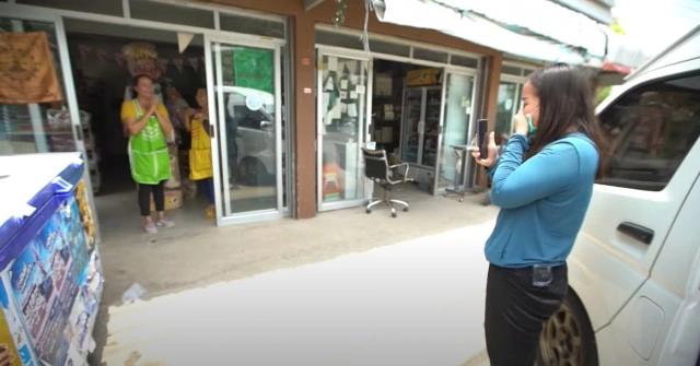 เปิดคลิปประทับใจ..ครั้งแรกในรอบ 3 เดือน ที่ "นักรบเสื้อกาวน์" ได้กลับบ้าน