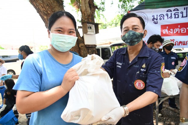 มูลนิธิป่อเต็กตึ๊ง บรรเทาทุกข์ ชุมชนหมู่บ้านสุขทวี - ชุมชนคลองมหาสวัสดิ์