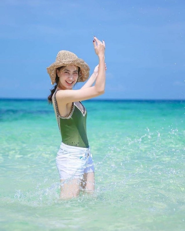 รวมความเซ็กซี่ "แต้ว ณฐพร" ในชุดว่ายน้ำ