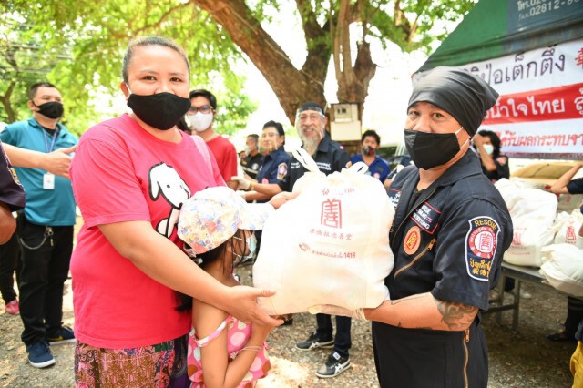 มูลนิธิป่อเต็กตึ๊ง บรรเทาทุกข์ ชุมชนหมู่บ้านสุขทวี - ชุมชนคลองมหาสวัสดิ์
