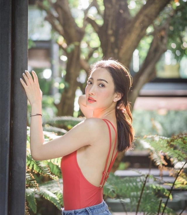 รวมความเซ็กซี่ "แต้ว ณฐพร" ในชุดว่ายน้ำ