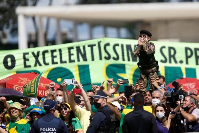 คนบราซิลชุมนุม หนุน ผู้นำประเทศ ไม่ล็อกดาวน์ ไล่ผู้ว่าการรัฐ ที่เข้มงวด แก้ปัญหาโควิด-19