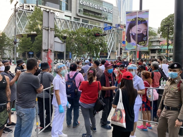 งานรำลึกแยกราชประสงค์ ปี 53 "โบว์-จ่านิว" เสื้อแดงพรึ่บ!!