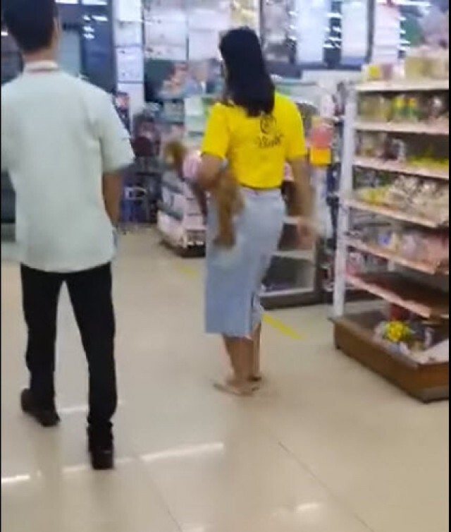 แชร์สนั่น!! ป้าด่ากราด พนง.เซเว่น โวยลั่น "หมาพี่สะอาด"
