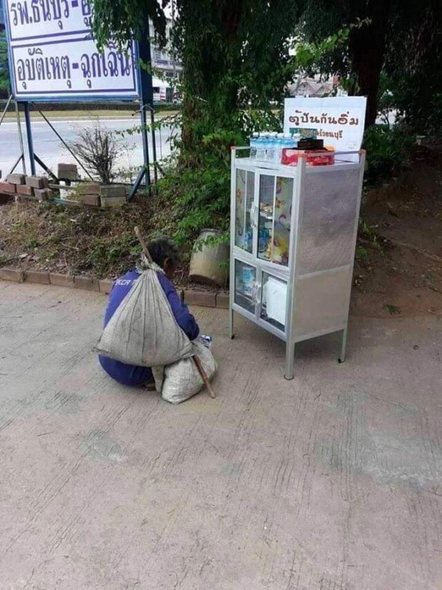 ลุงหยิบนมกล่องเดียวจากตู้ปันสุข ไข้สูงปอดอักเสบสิ้นใจแล้ว