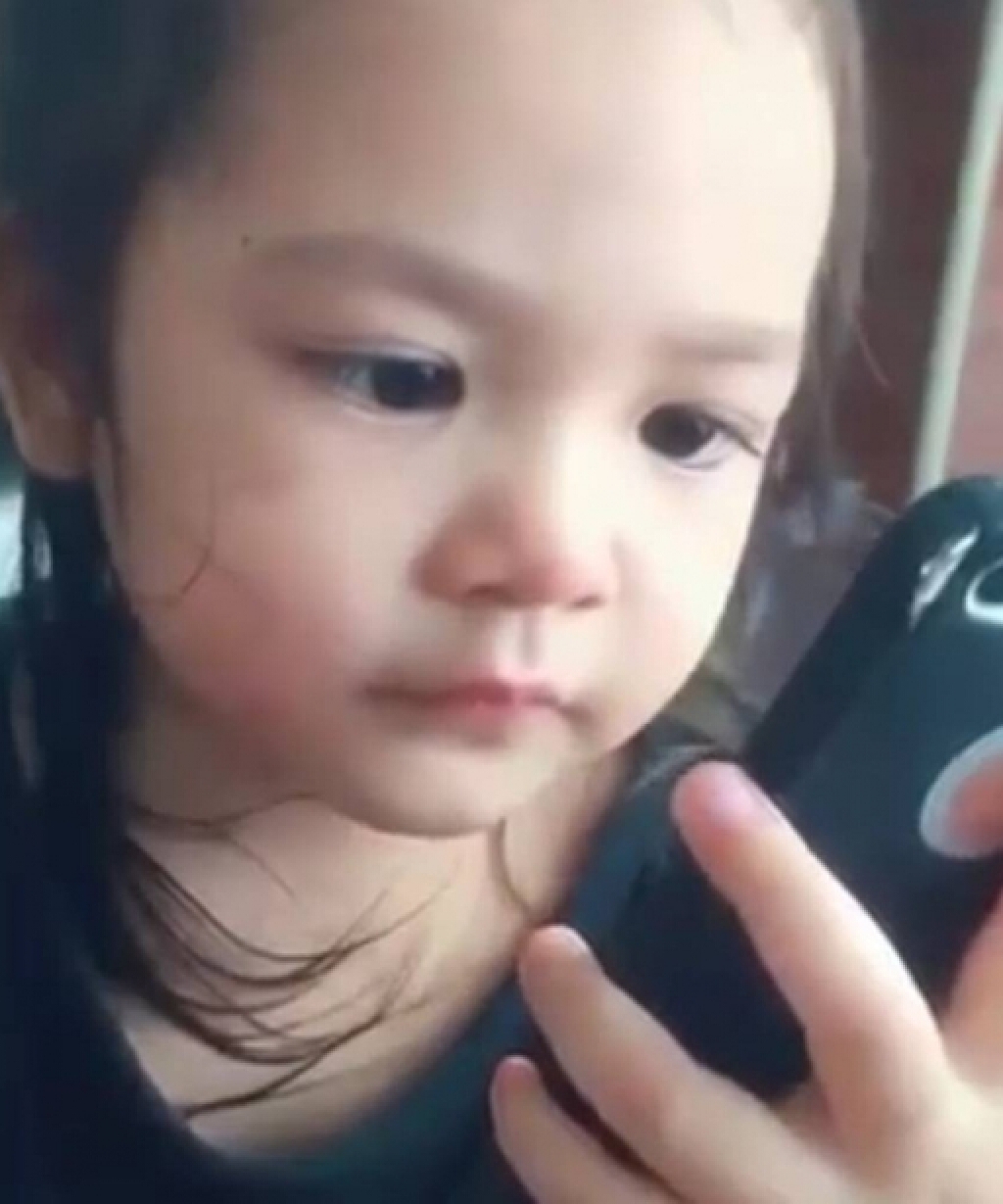 เมื่อถูกคุณแม่ดุ โทรฟ้อง "สิริ" เมื่อถูกคุณแม่ดุ โทรฟ้อง "สิริ"