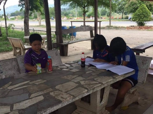 แห่ชื่นชม !! ตำรวจทางหลวง เปิด WIFI ให้น้อง ๆ เรียนออนไลน์