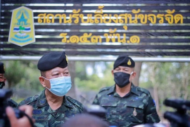 มุมอ่อนโยนของ "แม่ทัพภาคที่ 4" ผู้สร้างสุขให้สุนัขจรจัด