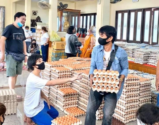หลวงพ่อวราห์ จัดโครงการมอบทุนการศึกษา-อาหารยังชีพ
