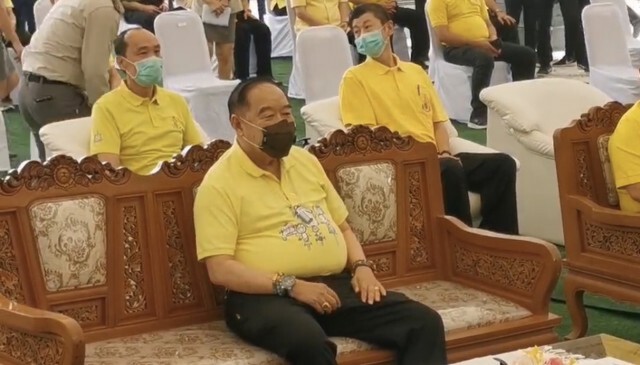 "ประวิตร" ลุย เชียงใหม่ ปลูกต้นไม้ฟื้นฟูป่าดอยสุเทพ