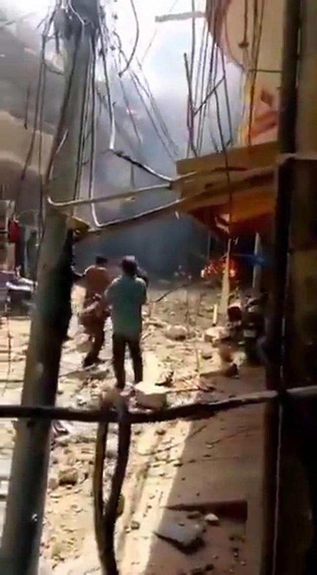 สลด!! เครื่องบินปากีสถาน ดิ่งพร้อมผู้โดยสารร้อยชีวิต ตกใส่ย่านชุมชน