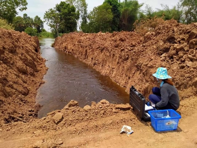 ขุดลอกบึงหนองโจด หวั่นสารพิษทะลักลงน้ำพองเน่า