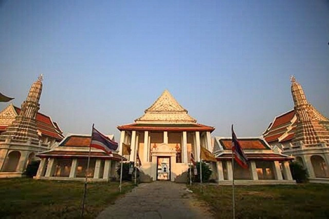 ศุกร์ (สุข) ละวัด วัดเทพธิดารามวรวิหาร