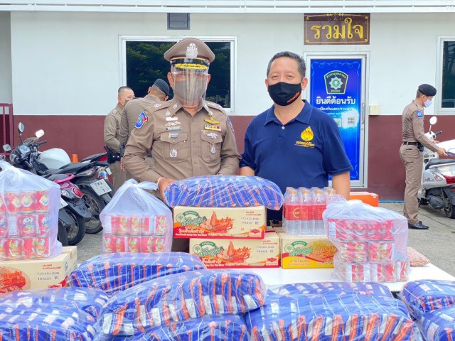 ร่วมแบ่งปัน มอบสิ่งของสมทบโครงการ "รับอาหารฟรีครับ"