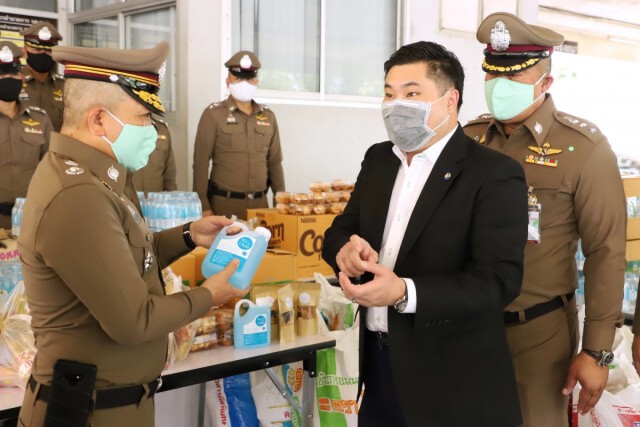 ภาคเอกชน มอบของใส่ตู้ปันสุข หน้าสถานีตำรวจนครบาลทั่วกรุง