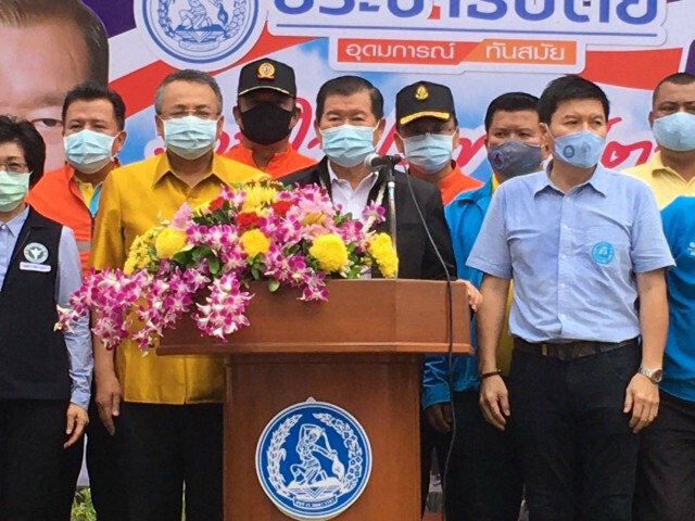 มท.2 ลงพื้นที่สุราษฎร์ธานี เติมกำลังใจพี่น้องชาวใต้ตอนบน สู้ภัยโควิด-19