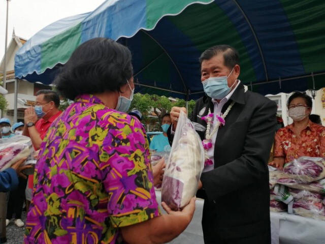 มท.2 ลงพื้นที่สุราษฎร์ธานี เติมกำลังใจพี่น้องชาวใต้ตอนบน สู้ภัยโควิด-19