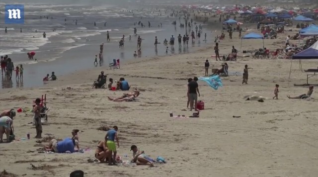 คนอเมริกันแห่เที่ยวแน่นชายหาดช่วงวันหยุด