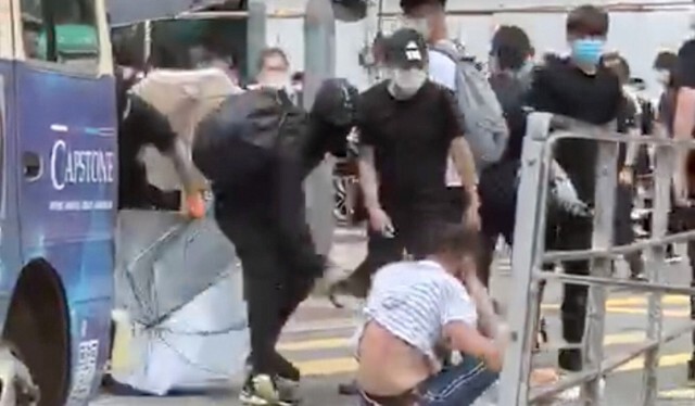 แชร์ว่อนทนายถูกผู้ประท้วงฮ่องกงรุมยำ