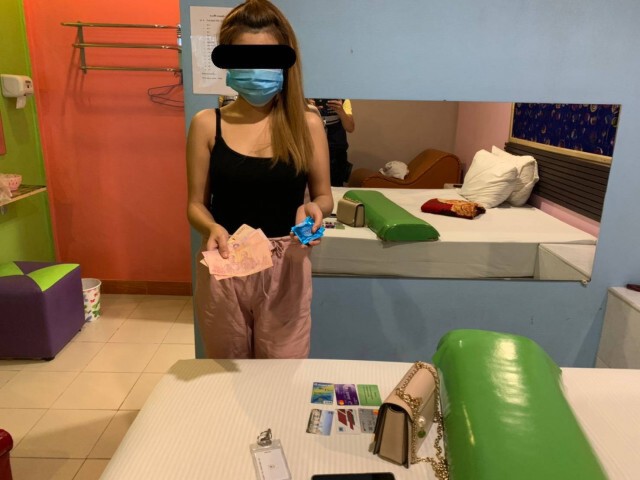 ตม.สุราษฎร์ฯ รวบแม่เล้าออนไลน์