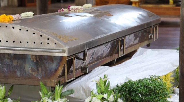 อัฐิธาตุ "หลวงพ่อสุดใจ" ศิษยานุศิษย์ ชื่นชมบารมี