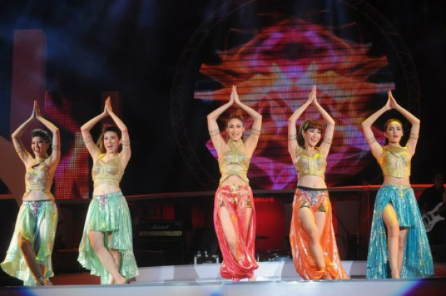 "2002ราตรี" รวมตัวโชว์สเต็ปสุดมันส์ให้แฟนๆสายแดนซ์หายคิดถึง