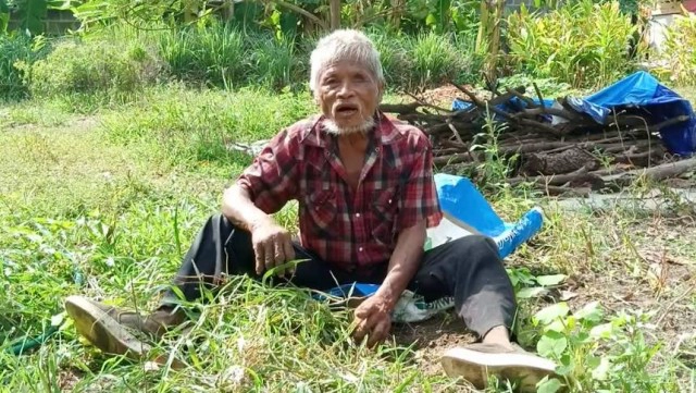 พมจ.ช่วยเหลือ "ตาแสวง" รับจ้างในหมู่บ้านได้ค่าแรงวันละ 20 บาท