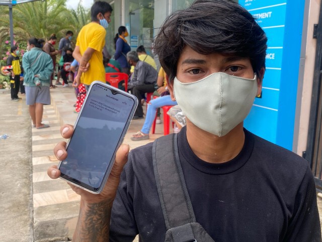 คนปทุมฯ แห่ตรวจรายชื่อรับเยียวยาล้นแบงก์