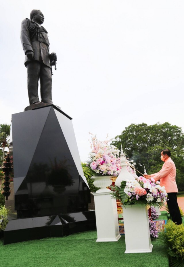"นิพนธ์" ร่วมงานครบรอบ 1 ปีแห่งการอสัญกรรม "ป๋าเปรม"