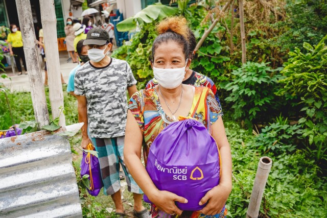 ไทยพาณิชย์ จัดกิจกรรมมอบถุงปันสุข "SCB ห่วงใยคุณ"