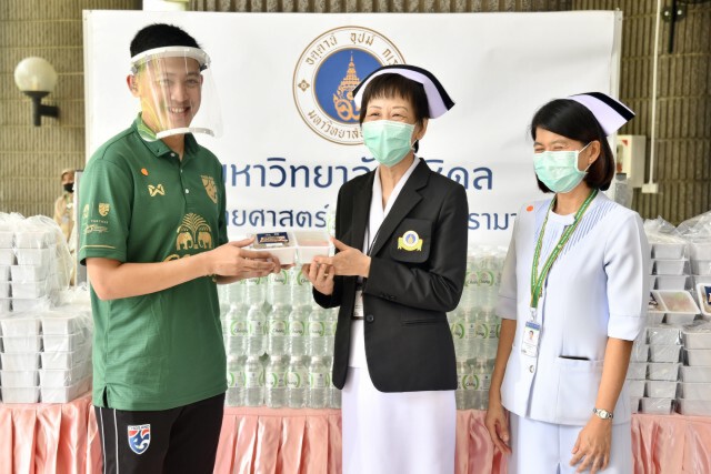 ส.บอล-ช้าง-ศุภวุฒิ  ส่งมอบกำลังใจแพทย์ รพ.รามาธิบดี