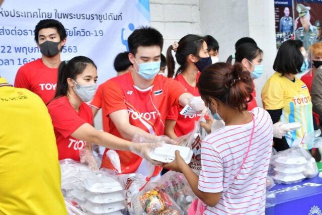 นายกส.แบด/นักกีฬามอบอาหาร-ถุงยังชีพให้ผู้เดือดร้อนจากโควิด