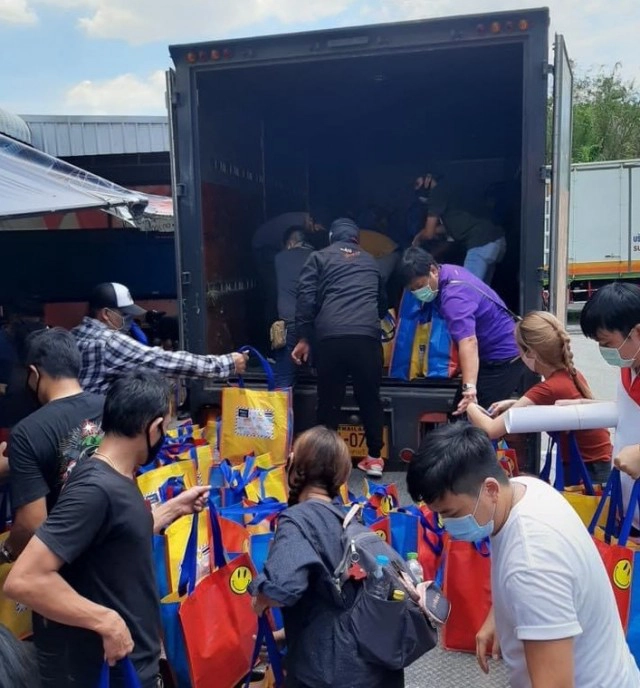 เพจดัง "แหม่มโพธิ์ดำ" ประกาศ เตรียมแจก "ถุงยังชีพ" เน้นคนยากไร้