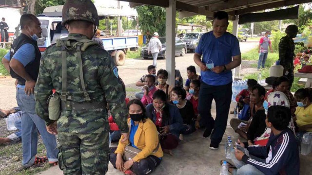 รวบเขมร 54 คน ลักลอบเข้าเมืองพื้นที่ อ.ตาพระยา จ.สระแก้ว