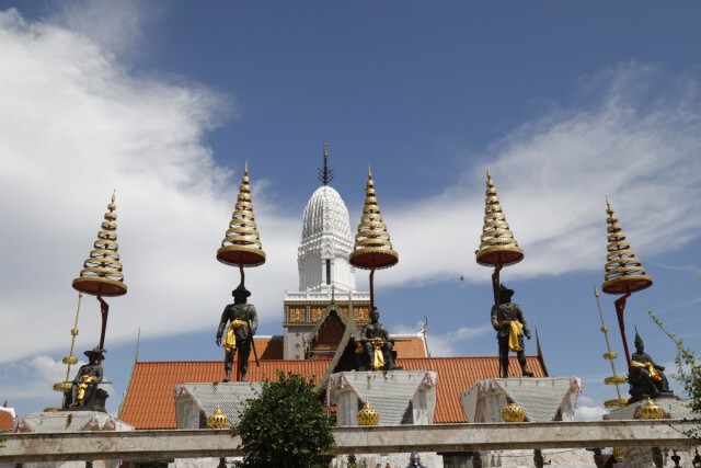 ศุกร์ (สุข) ละวัด วัดพุทไธศวรรย์