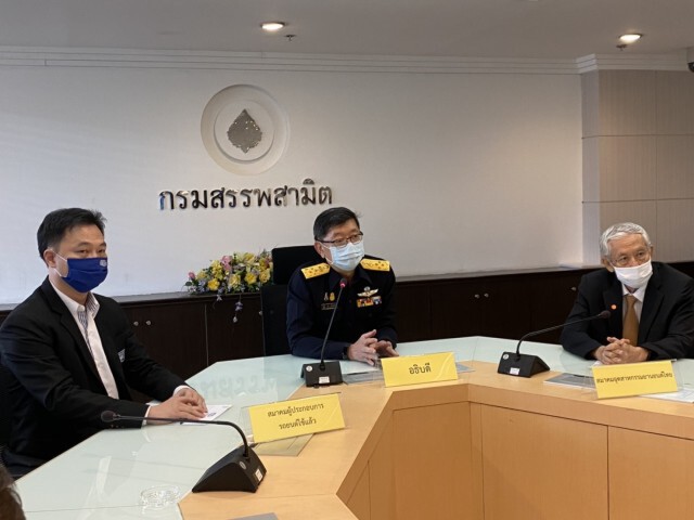 สรรพสามิตเมินหั่นภาษีรถยนต์ 50% กระตุ้นซื้อ