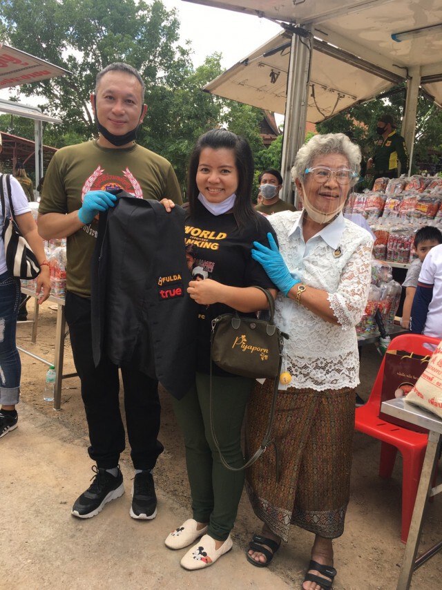 "ต๋อง ศิษย์ฉ่อย" นำรายได้ประมูล 3 แสน  มอบ "บิณฑ์-เอกพันธ์"